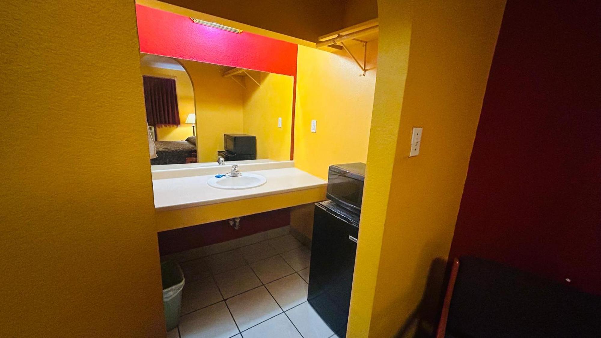 Relax Inn By Oyo Sulphur Hwy 90 Exterior photo