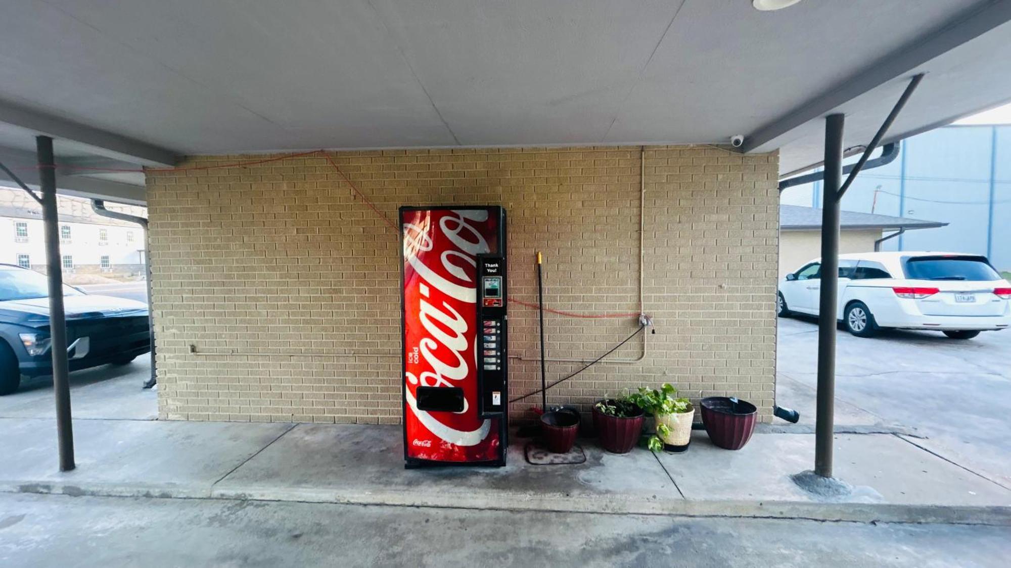 Relax Inn By Oyo Sulphur Hwy 90 Exterior photo